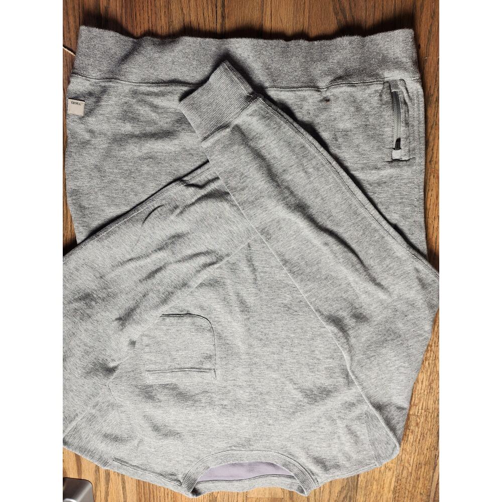Vuori heather grey textured sweatshirt